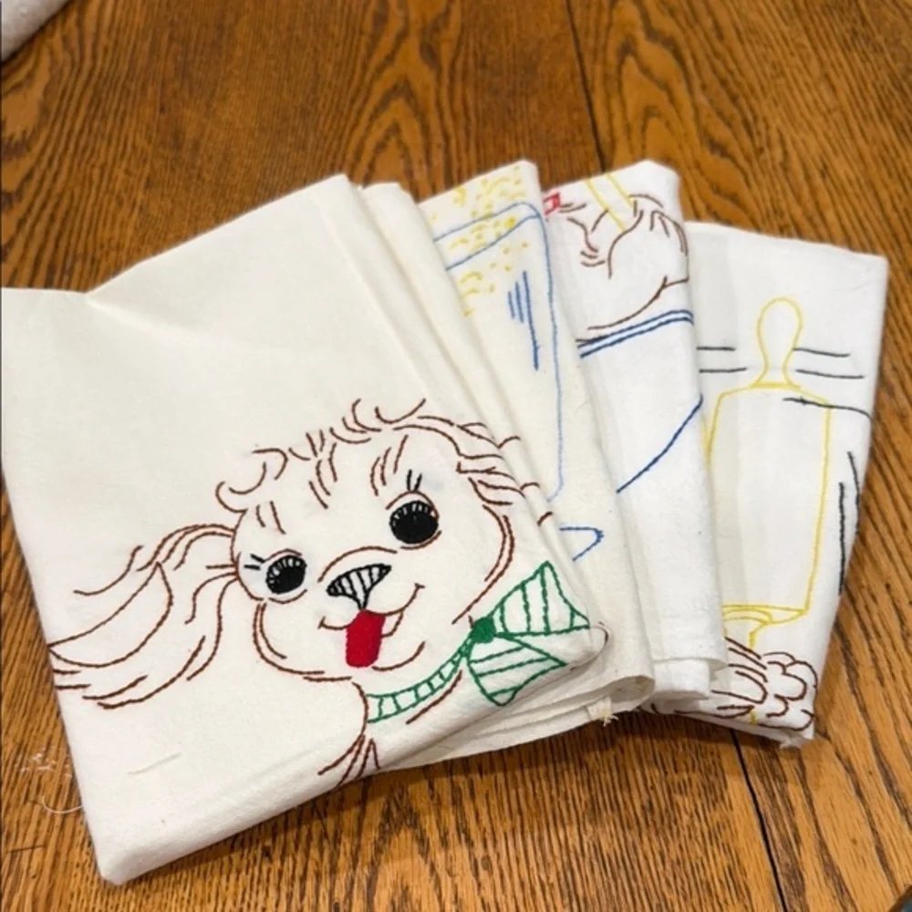 Vintage Embroidered White Flour Sack Cloth Towels.. Puppy Baking/kitchen Design